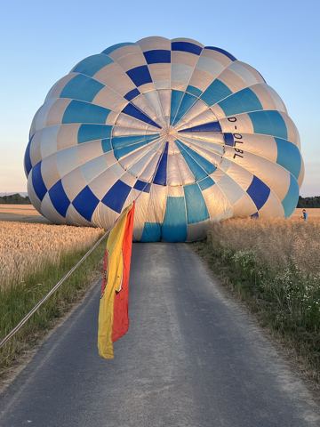 Die Hülle richtet sich auf